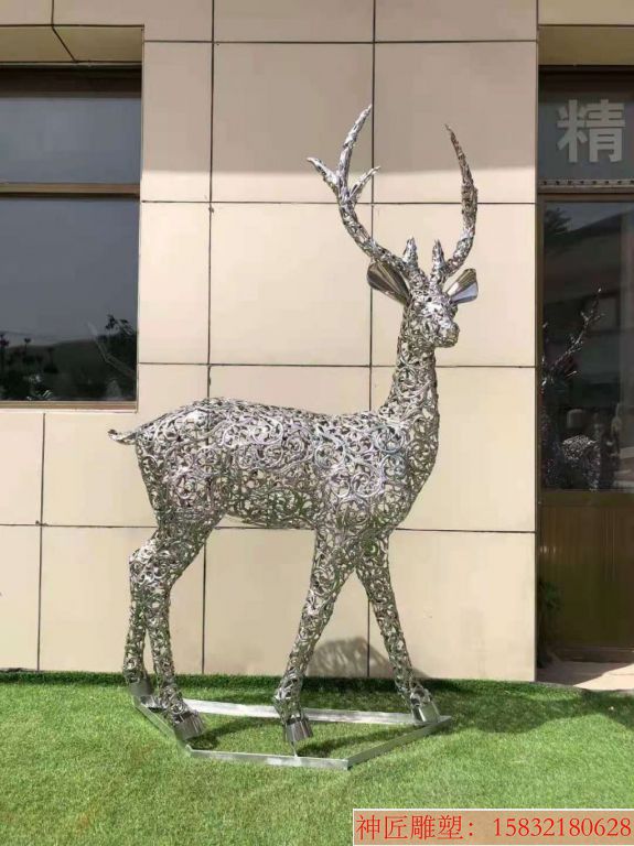 不锈钢镂空动物鹿雕塑6
