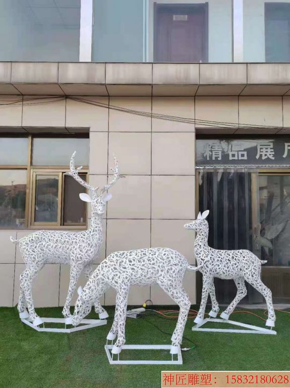 不锈钢花片小鹿雕塑 镂空工艺 喷漆雕塑厂家